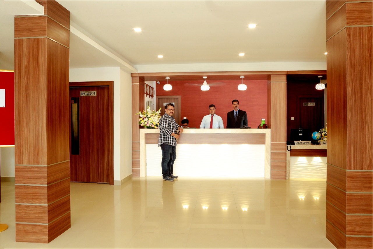 Front desk hospitality team welcoming travelers to Geminy Tourist Home